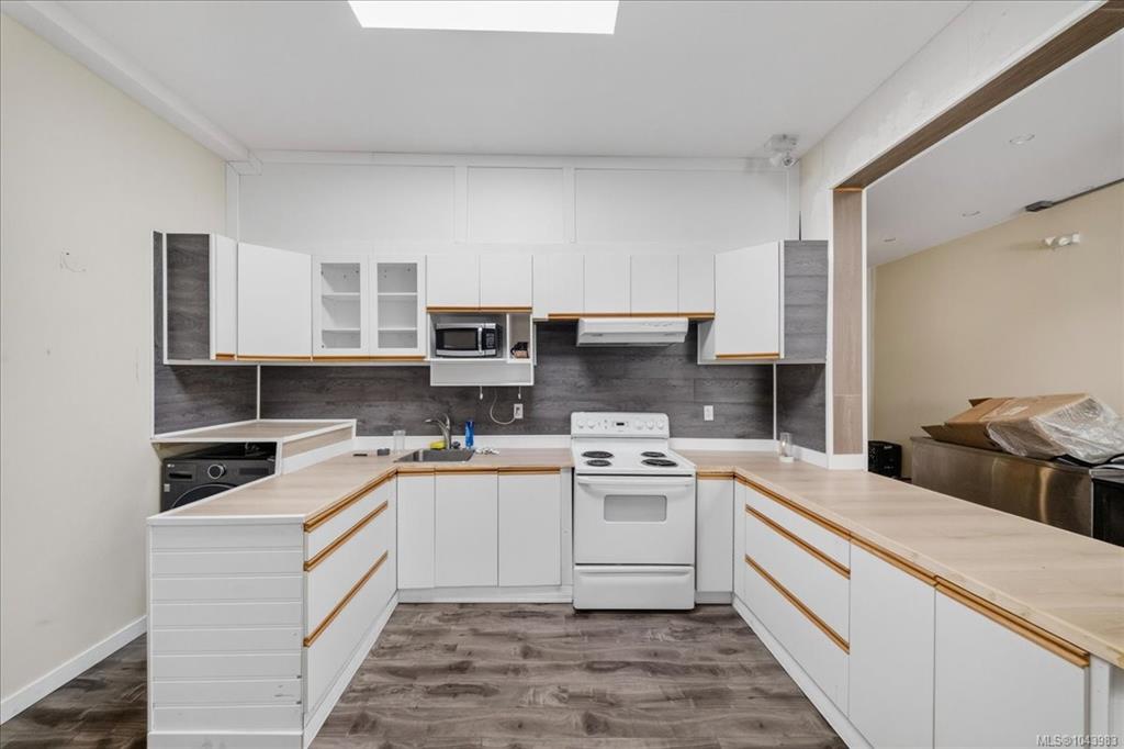 Fourth View of 1015 Fort St, Victoria, BC, V8V 3K5