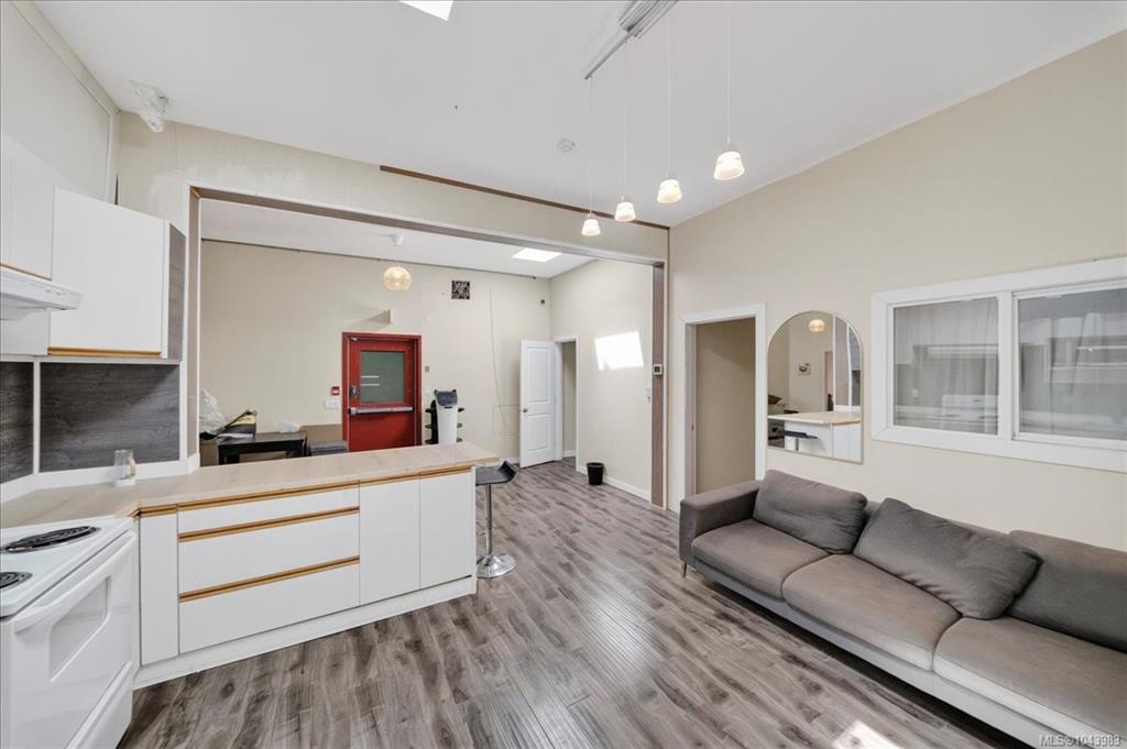 Fifth View of 1015 Fort St, Victoria, BC, V8V 3K5