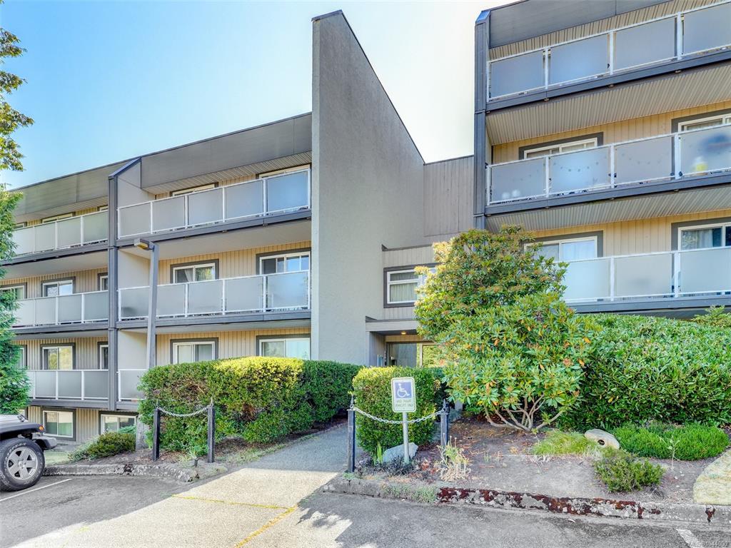 Second View of 3252 Glasgow Ave, Glasgow Court, Saanich, BC, V8X 1M2