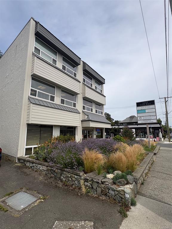 Third View of 1842 Oak Bay Ave, Victoria, BC, V8R 1C2