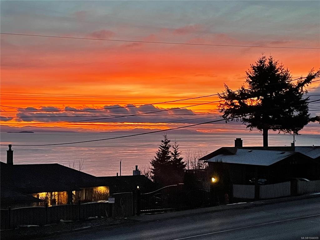 Third View of 244 Alder St S, Campbell River, BC, V9W 2N1
