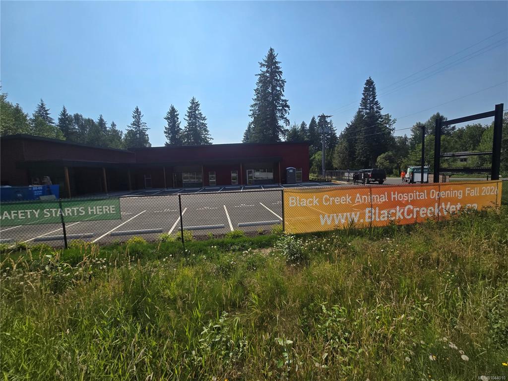 Third View of 2054 Endall Rd, Black Creek, BC, V9J 1G7