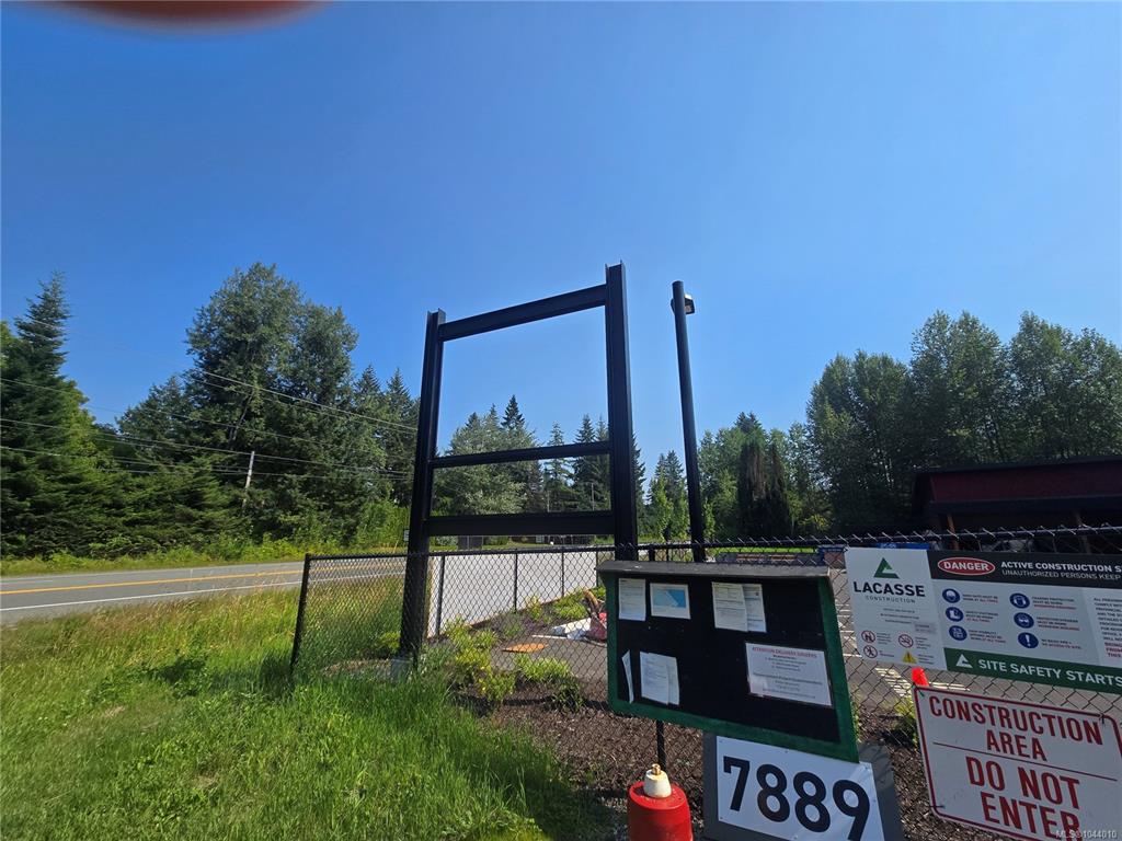 Fifth View of 2054 Endall Rd, Black Creek, BC, V9J 1G7