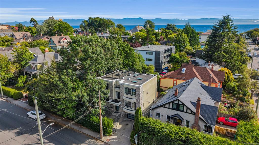 Third View of 611 Niagara St, Victoria, BC, V8V 1J1