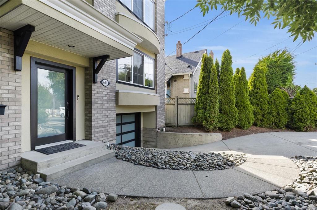 Fourth View of 611 Niagara St, Victoria, BC, V8V 1J1