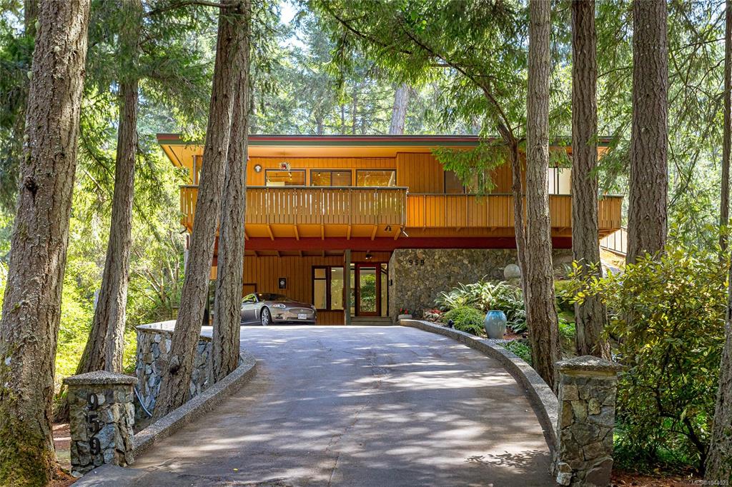 Fourth View of 959 Carolwood Dr, Saanich, BC, V8X 3T9