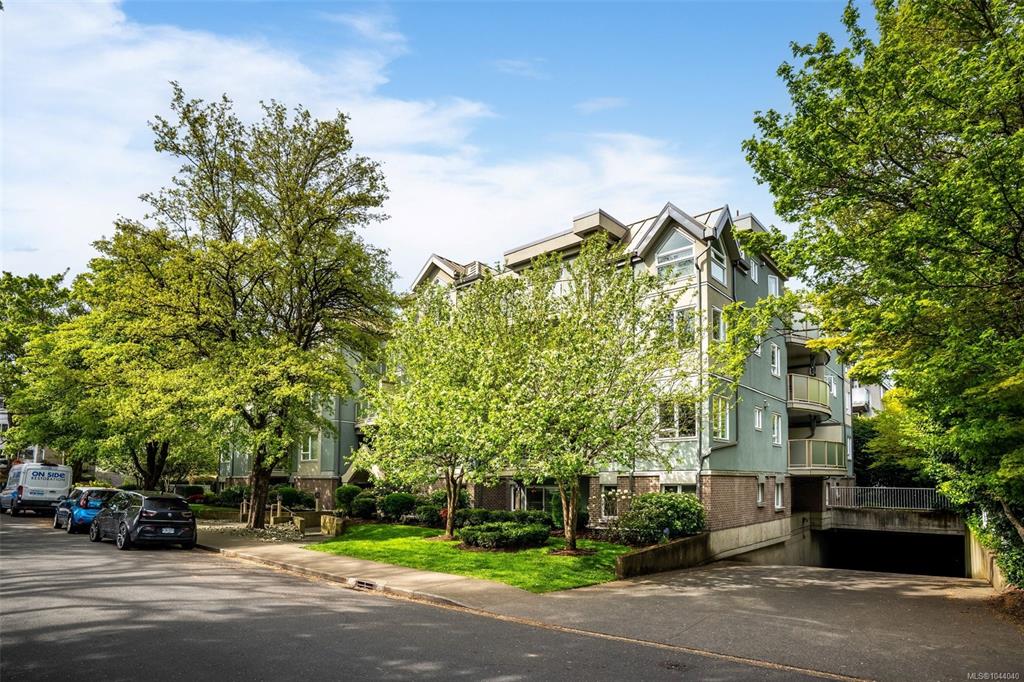 Second View of 2710 Grosvenor Rd, Victoria, BC, V8T 3M9