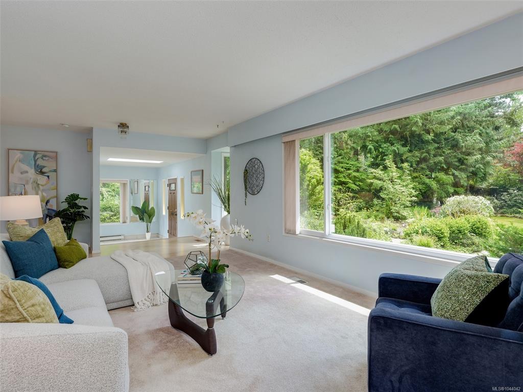 Fourth View of 743 Helvetia Cres, Saanich, BC, V8Y 1M1