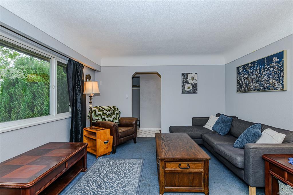 Third View of 2975 Harriet Rd, Victoria, BC, V9A 1T2