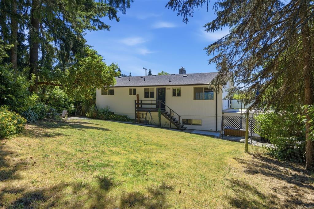 Fourth View of 2358 Tanner Rd, Central Saanich, BC, V8Z 5P7