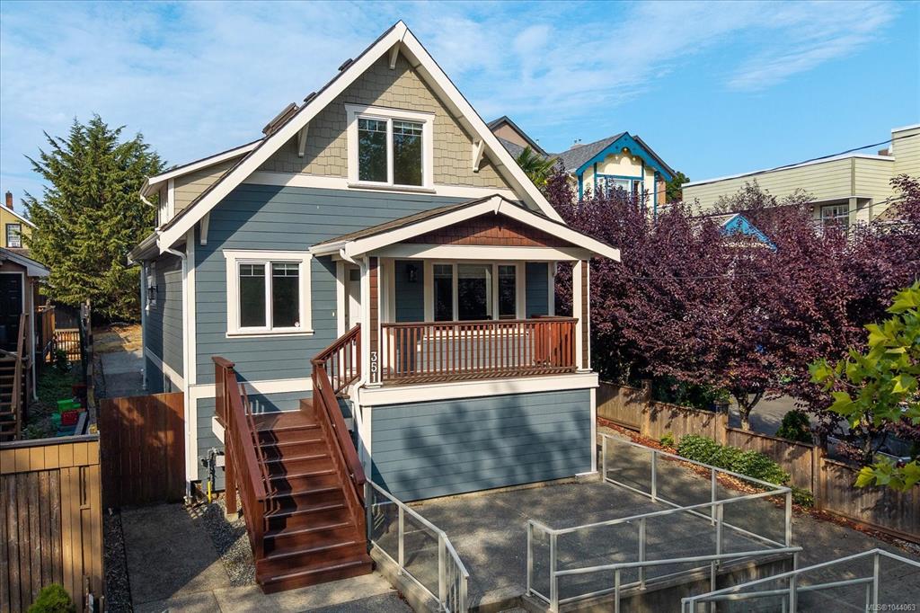 Second View of 351 Wesley St, Nanaimo, BC, V9R 2T5