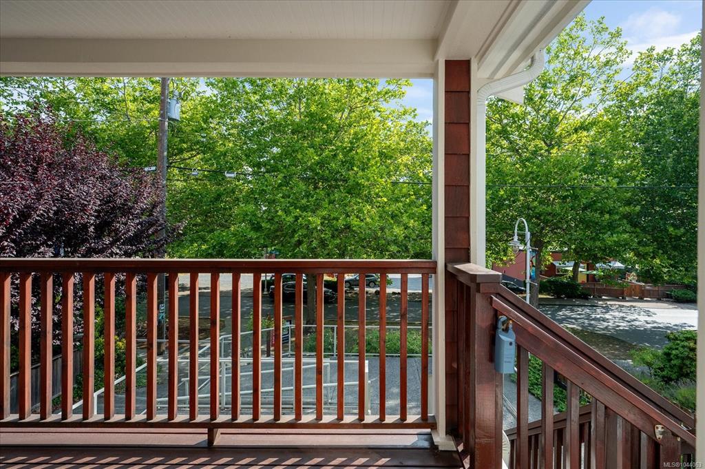 Third View of 351 Wesley St, Nanaimo, BC, V9R 2T5