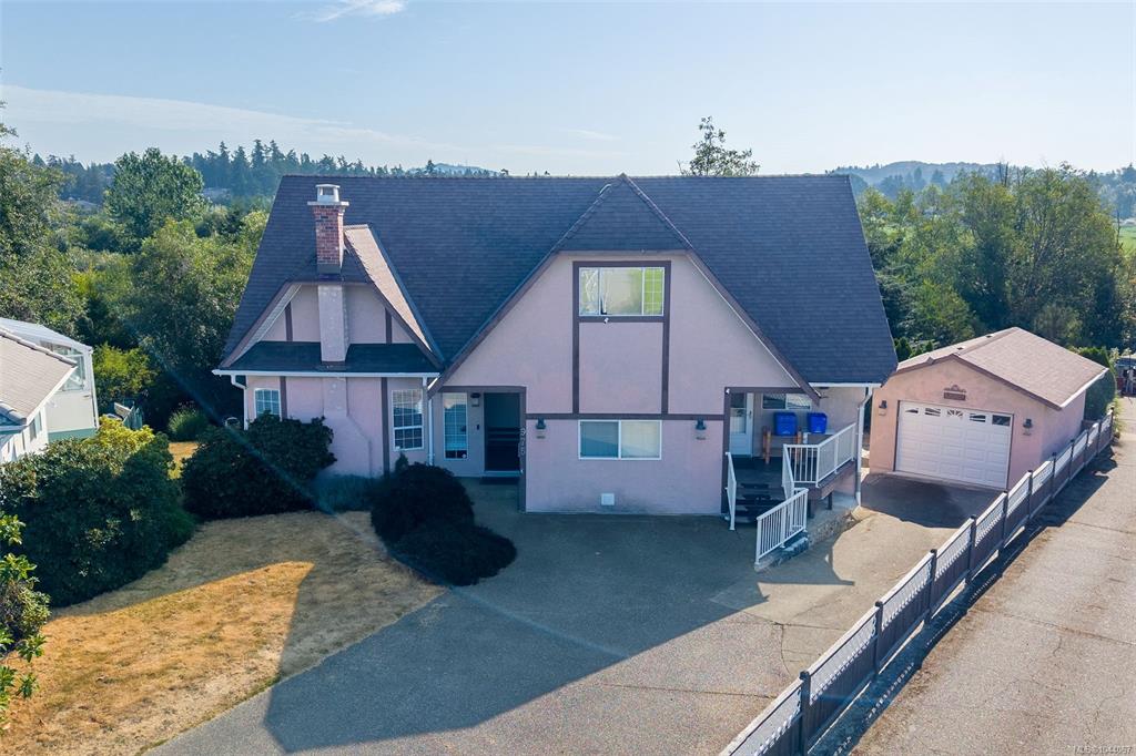 975 Meadowview Pl, 1044067, BC,