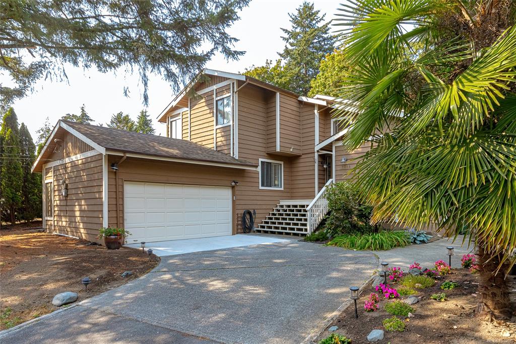 Third View of 7318 Veyaness Rd, Central Saanich, BC, V8M 1M3
