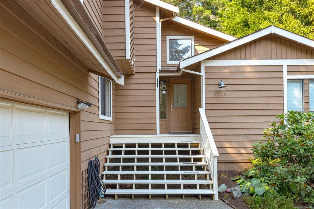 Fifth View of 7318 Veyaness Rd, Central Saanich, BC, V8M 1M3