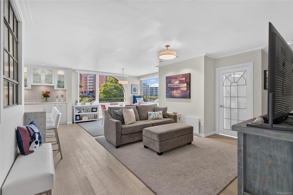 Third View of 640 Montreal St, Victoria, BC, V8V 1Z8