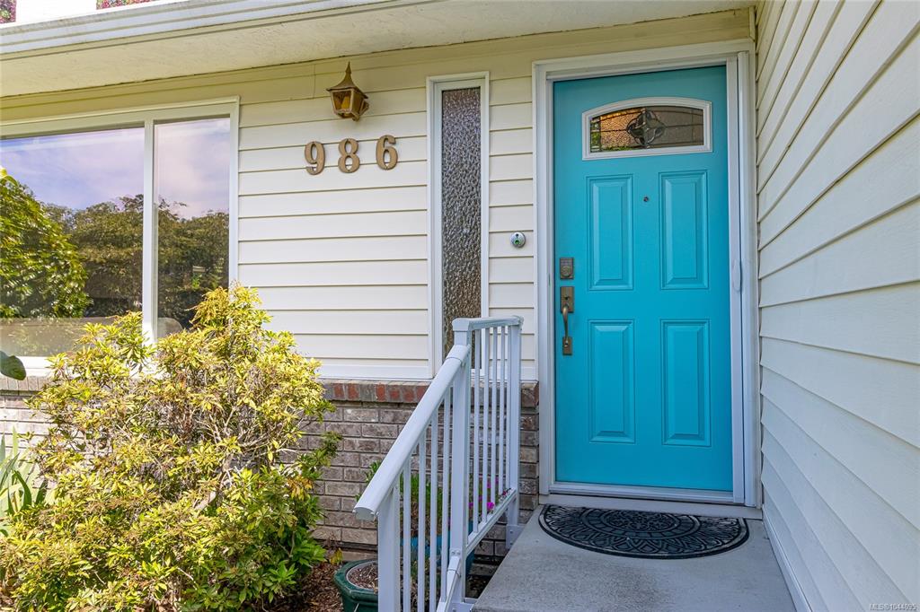 Fourth View of 986 Lucas Ave, Saanich, BC, V8X 4H5
