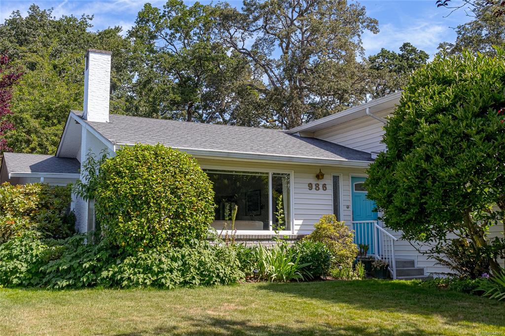 Fifth View of 986 Lucas Ave, Saanich, BC, V8X 4H5