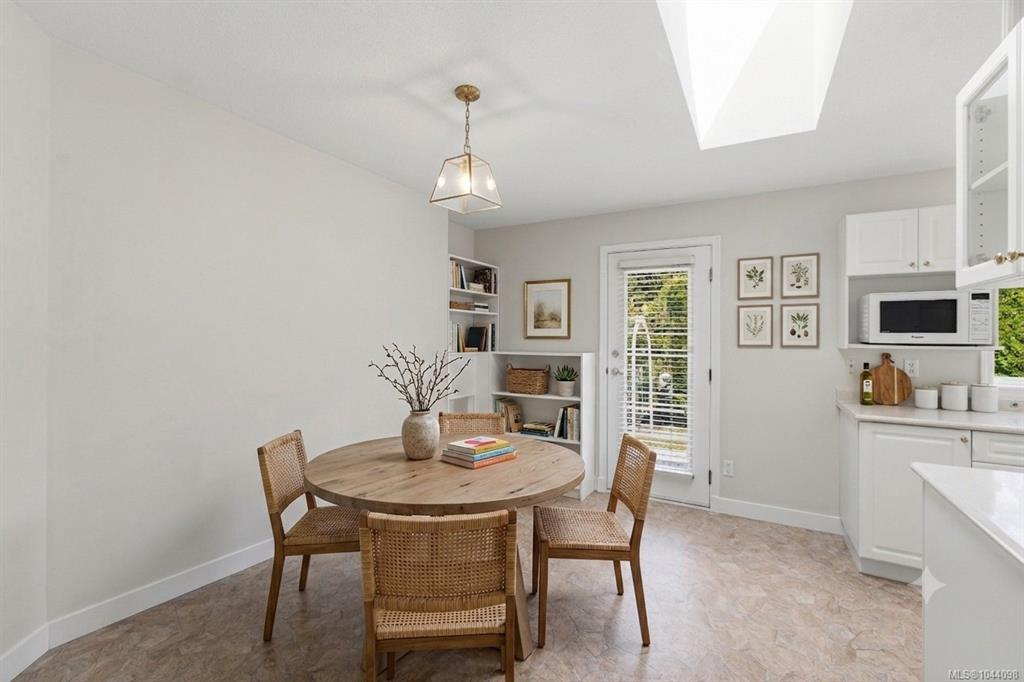 Fifth View of 1325 Leeward Way, Qualicum Beach, BC, V9K 2M1