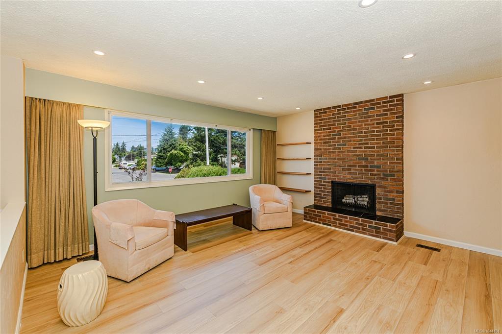 Fifth View of 2401 Bette Dr, Colwood, BC, V9B 4N1