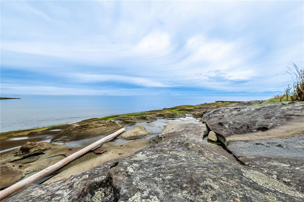 Fourth View of 336 Hemlock Ave, Gabriola Island, BC, V0R 1X1