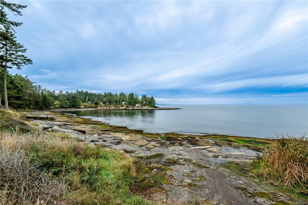 Fifth View of 336 Hemlock Ave, Gabriola Island, BC, V0R 1X1