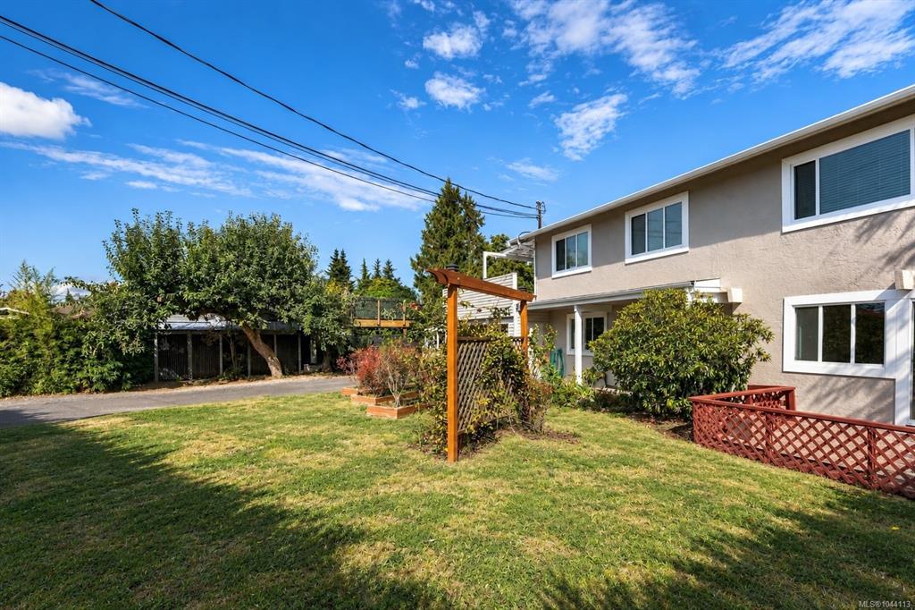 Third View of 7031 West Saanich Rd, Central Saanich, BC, V8M 1G8