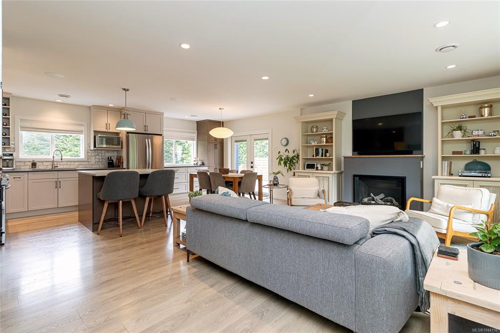 Fourth View of 5143 Santa Clara Ave, Saanich, BC, V8Y 1W5