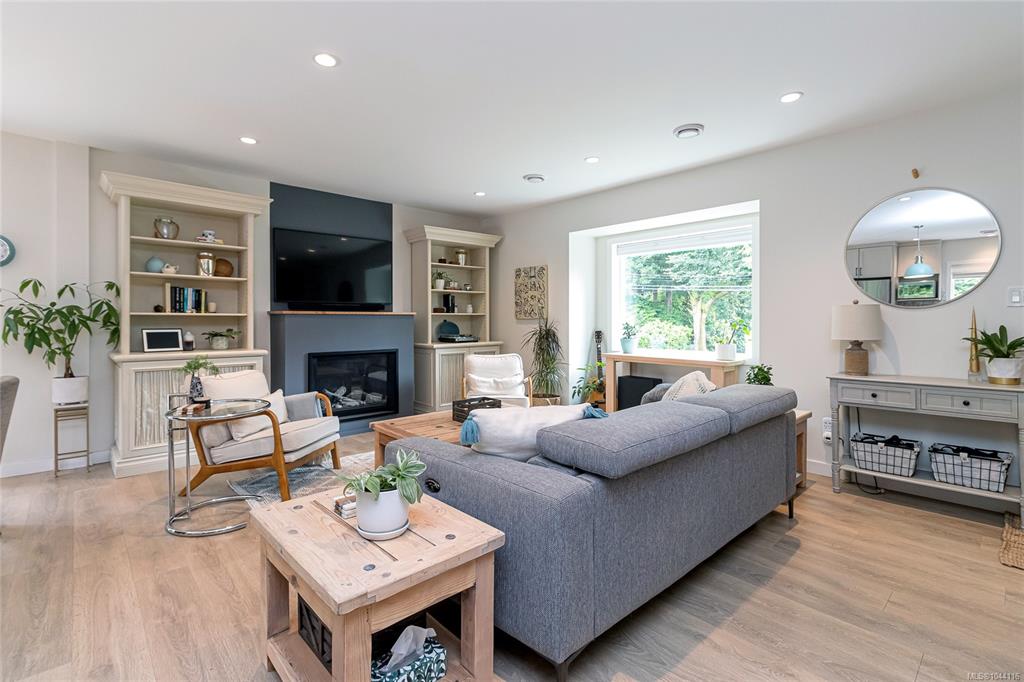 Fifth View of 5143 Santa Clara Ave, Saanich, BC, V8Y 1W5