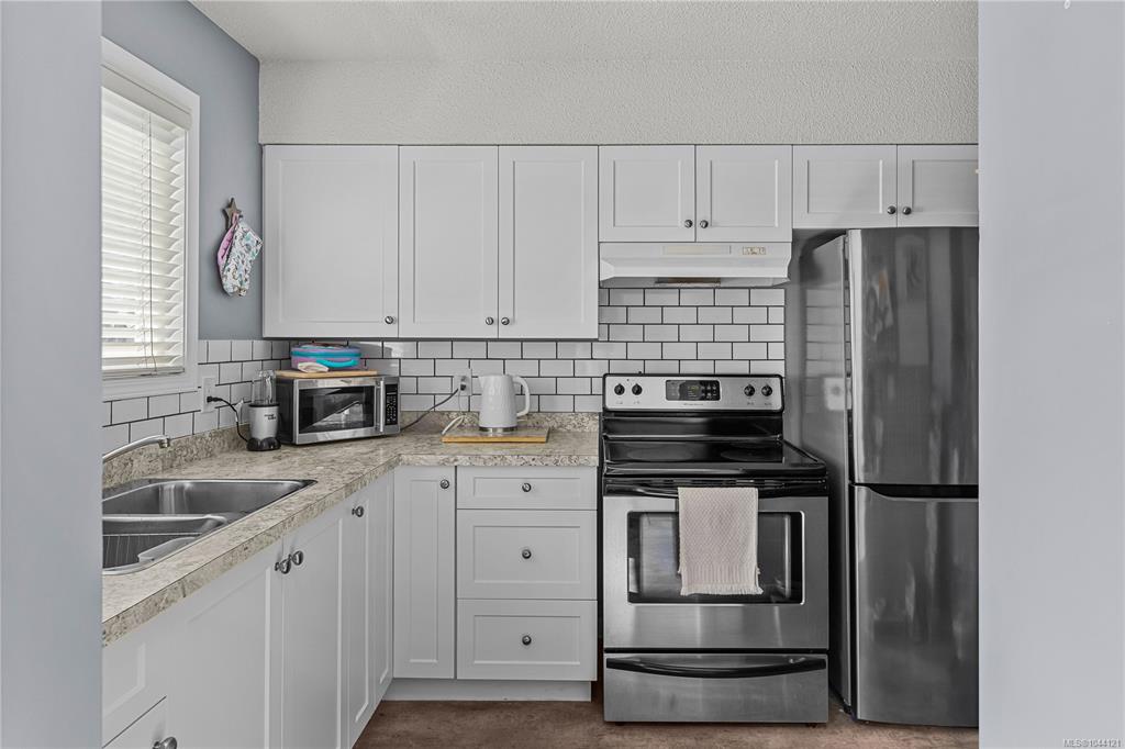 Fourth View of 824 Island Hwy S, Seahaven, Campbell River, BC, V9W 1A8