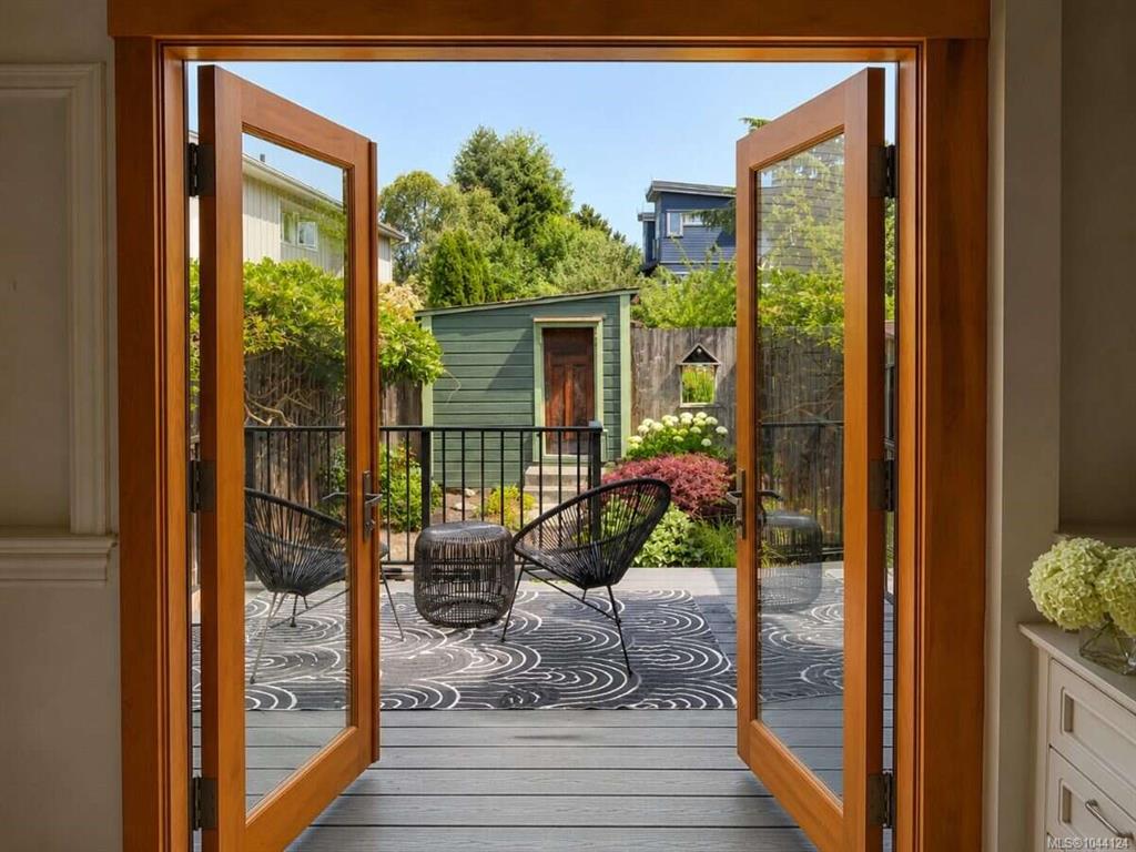Fifth View of 147 St Lawrence St, Victoria, BC, V8V 1X9