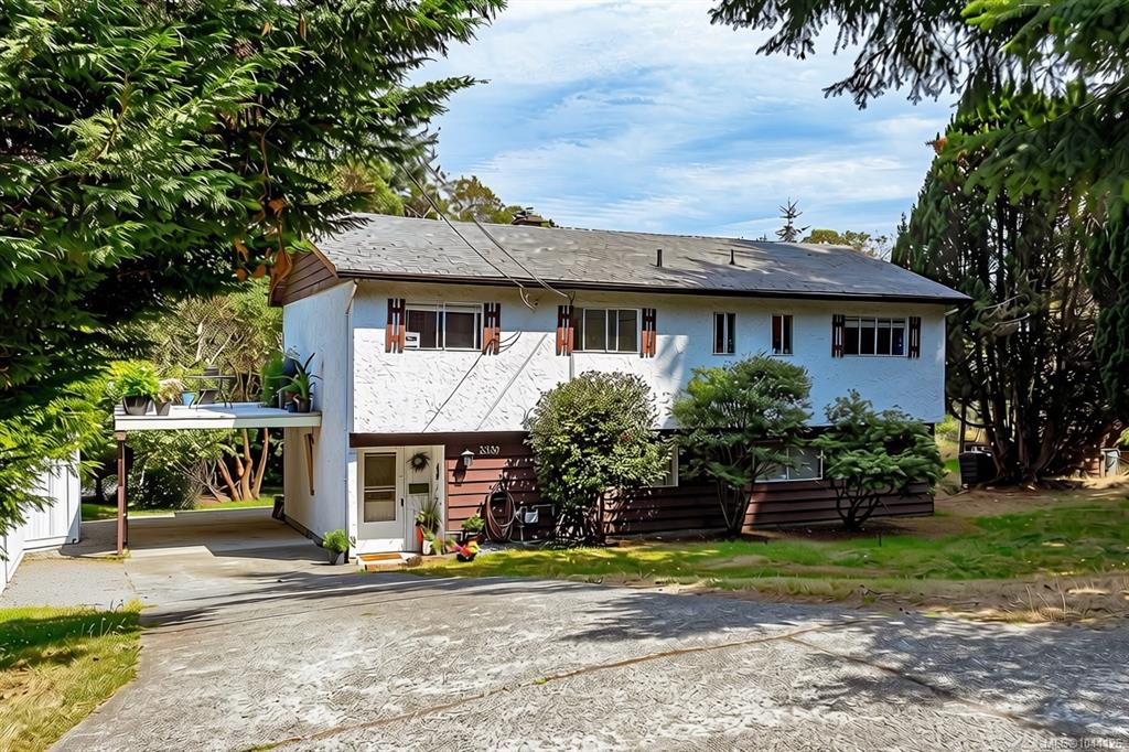 3330 Ravenwood Rd, 1044126, BC,