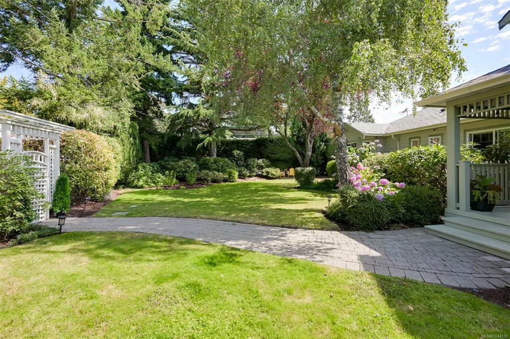 Fifth View of 3935 Scolton Rd, Saanich, BC, V8N 4E1