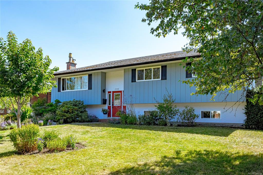 Second View of 1510 Edgemont Rd, Saanich, BC, V8N 4P9