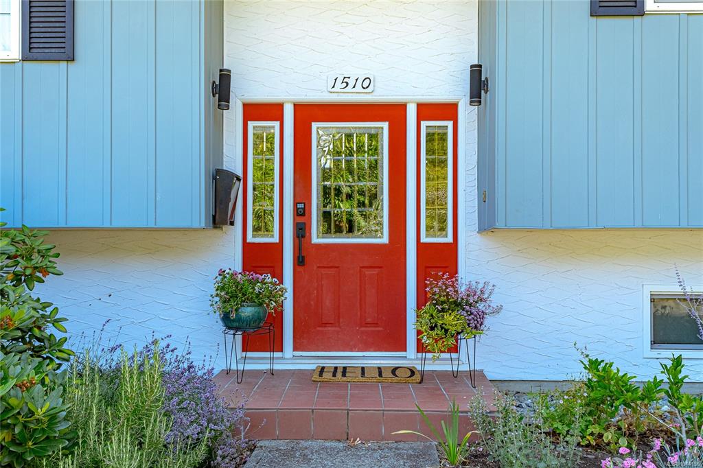 Fourth View of 1510 Edgemont Rd, Saanich, BC, V8N 4P9