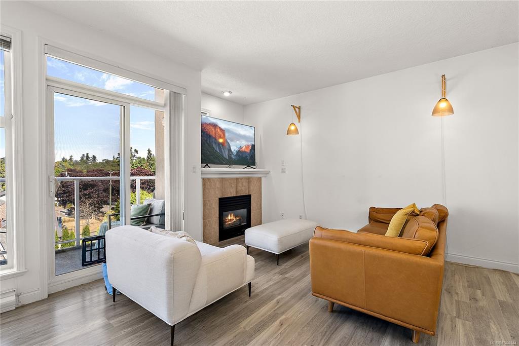 Fourth View of 1258 Esquimalt Rd, GRENVILLE WALK, Esquimalt, BC, V9A 3A3
