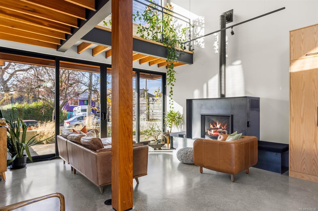 Fifth View of 3025 Jackson St, Victoria, BC, V8T 3Z7