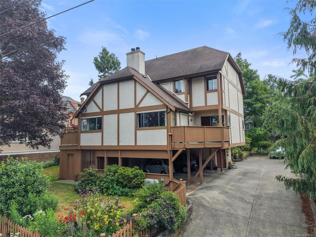 Second View of 1335 Rudlin St, Victoria, BC, V8V 3R9