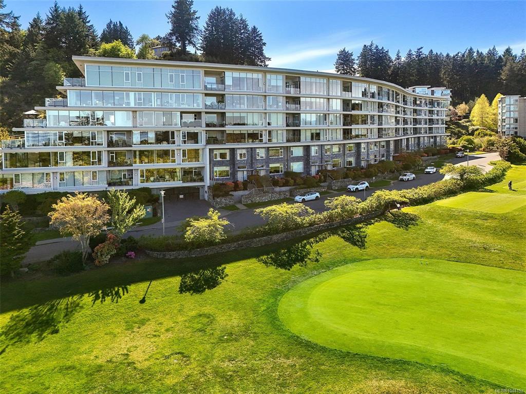 Third View of 5332 Sayward Hill Cres, The Wave, Saanich, BC, V8Y 3H8