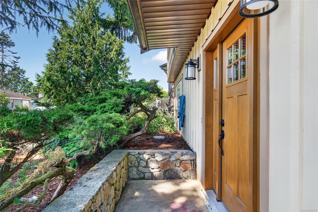 Third View of 2188 Calvin Ave, Sidney, BC, V8L 4C3