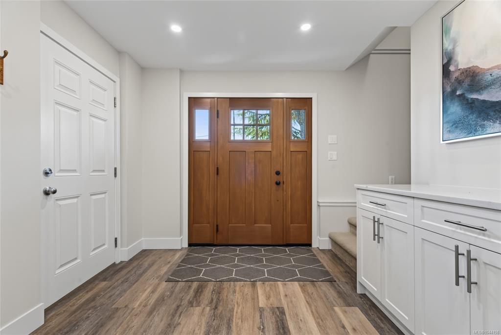 Fourth View of 2188 Calvin Ave, Sidney, BC, V8L 4C3