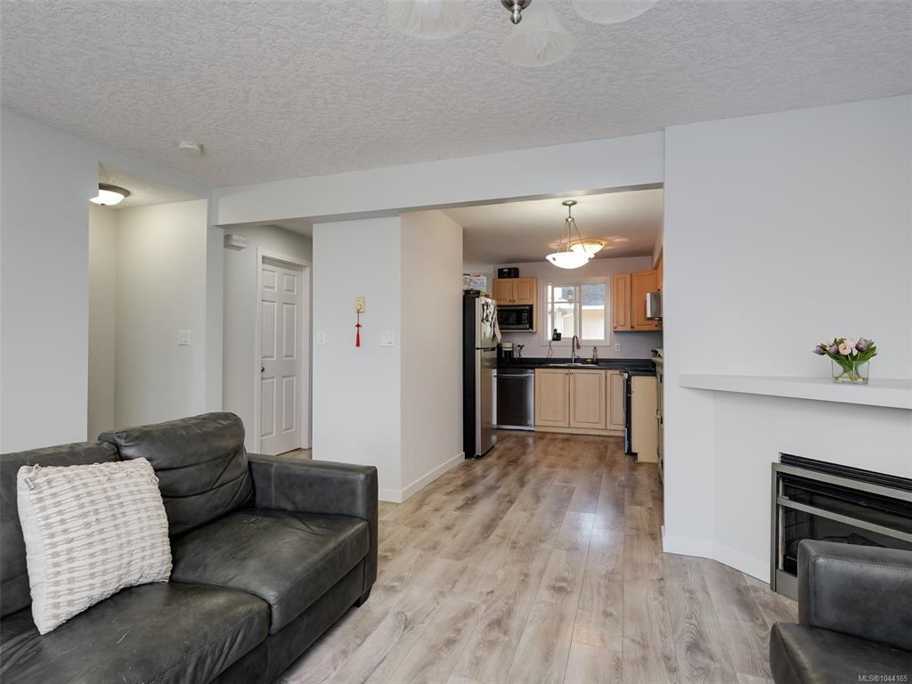 Fourth View of 311 Burnside Rd E, Victoria, BC, V9A 1A6