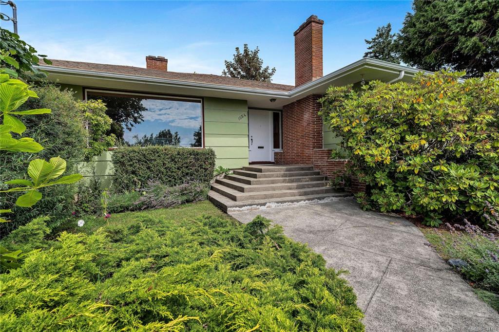 Fifth View of 1554 Montgomery Ave, Victoria, BC, V8S 1T4