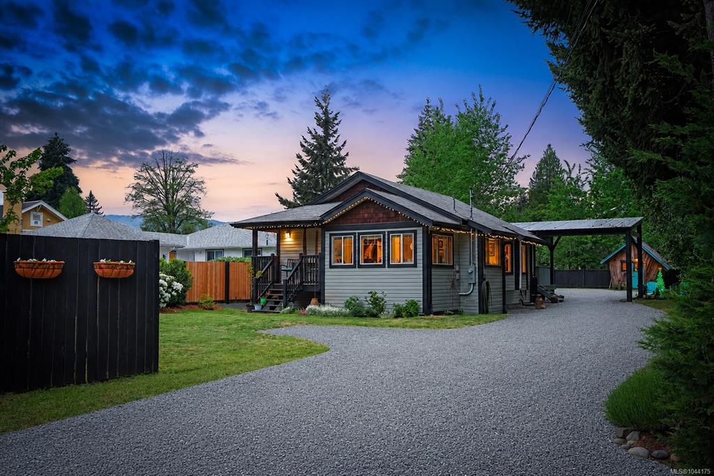 Second View of 4680 Cumberland Rd, Cumberland, BC, V0R 1S0