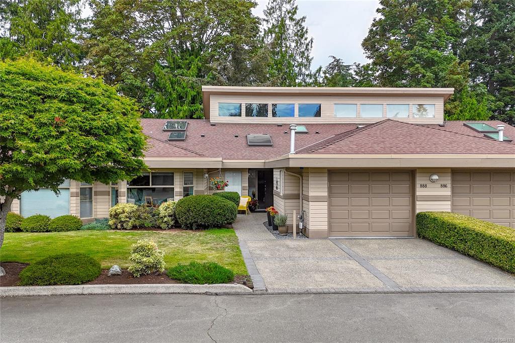 Second View of 888 Lakes Blvd, ST ANDREWS LANE, Parksville, BC, V9P 2P8