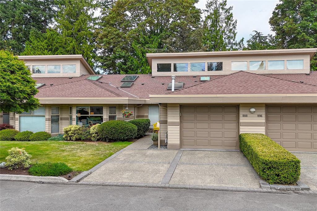 Third View of 888 Lakes Blvd, ST ANDREWS LANE, Parksville, BC, V9P 2P8