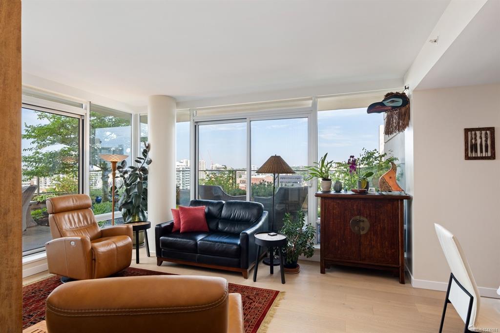 Fifth View of 707 Courtney St, The Falls, Victoria, BC, V8W 0A9