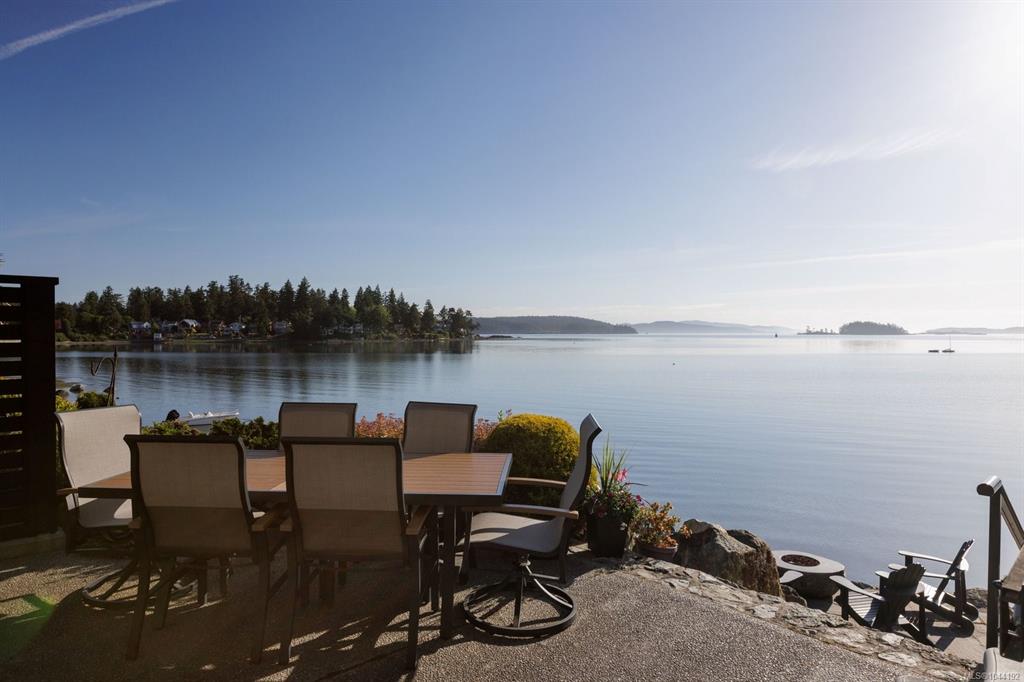 Fifth View of 10303 Resthaven Dr, Sidney, BC, V8L 3H2
