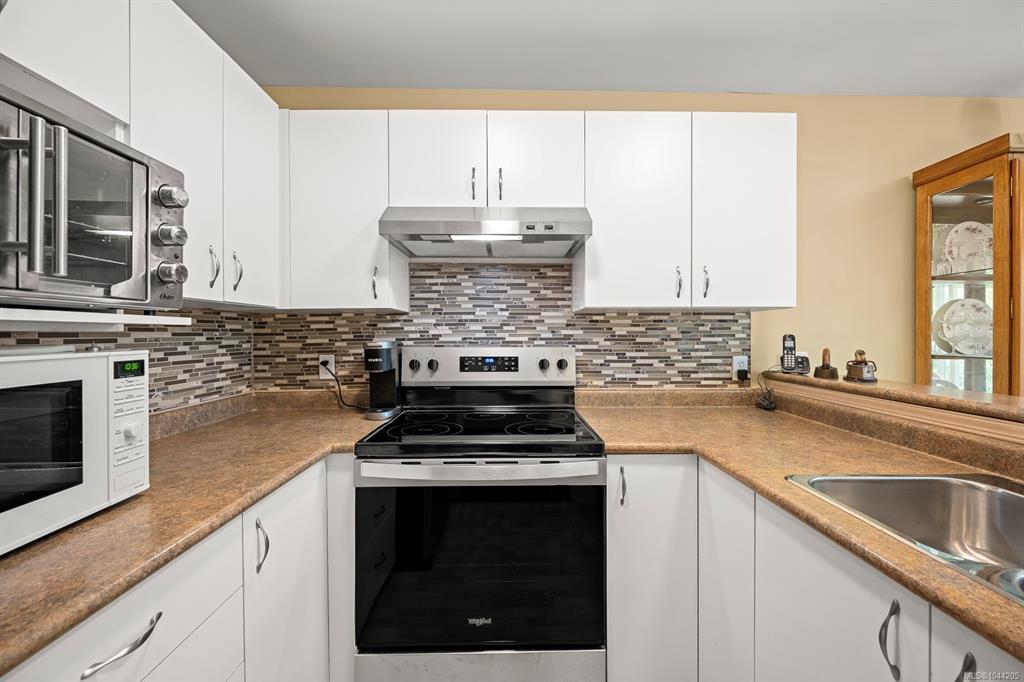Fifth View of 698 Aspen Rd, ASPEN COURT, Comox, BC, V9M 3S9