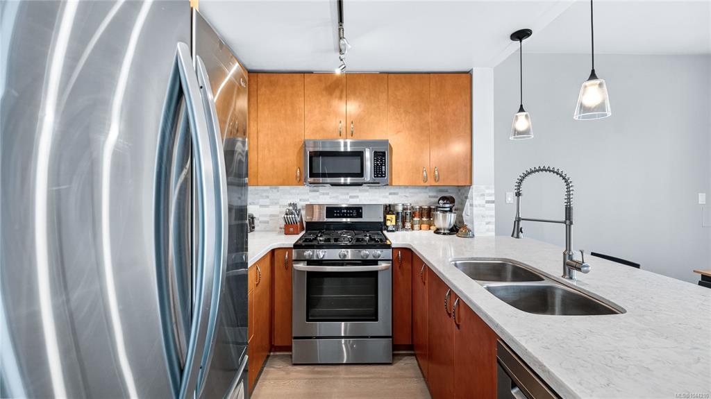 Fifth View of 860 View St, Victoria, BC, V8W 3Z8